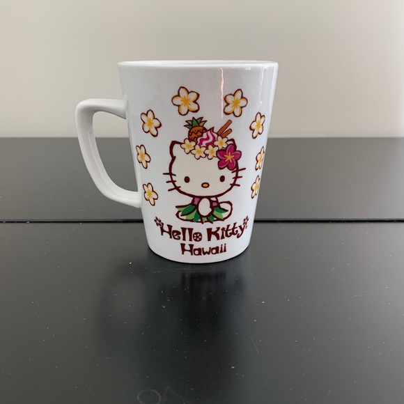 Hello Kitty Hawaii Mug - Picture 3 of 5